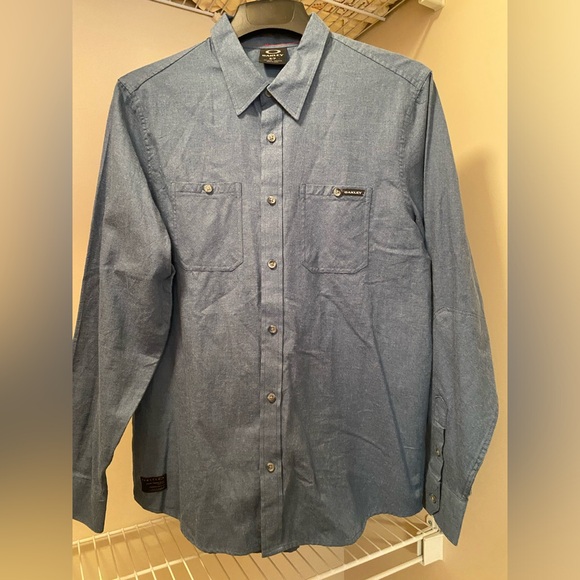 Men’s blue Oakley 100% cotton long sleeve button up shirt size S - Picture 2 of 9